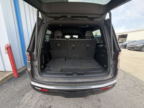 Used 2022 Jeep Wagoneer Series III AWD/4WD image 26