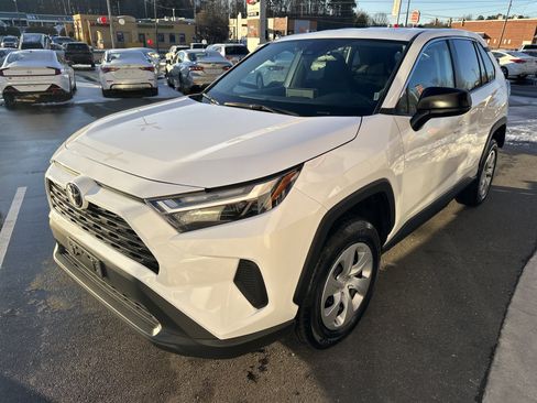 Used 2024 Toyota RAV4 LE image 4