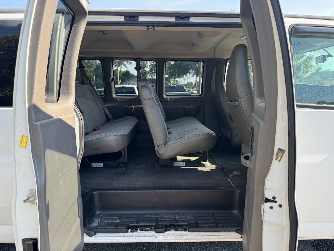 Used 2018 Chevrolet Express 3500 LT w/ LT Preferred Equipment Group RWD image 16