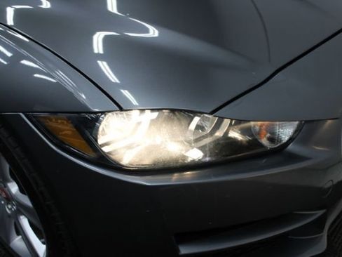 Used 2017 Jaguar XE Premium image 26