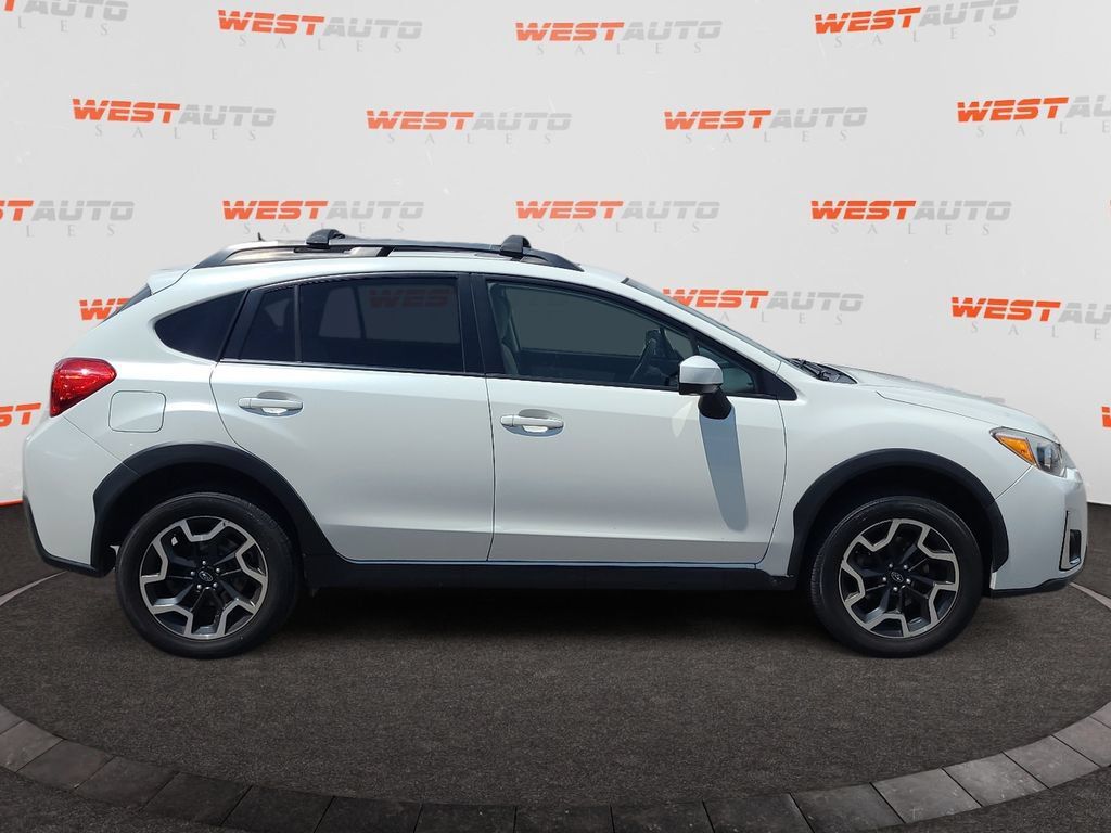 Used 2017 Subaru Crosstrek 2.0i Premium w/ Moonroof Package AWD/4WD image 6