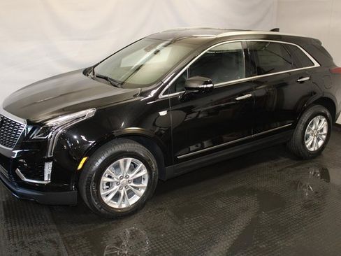 New 2026 Cadillac XT5 Luxury image 2