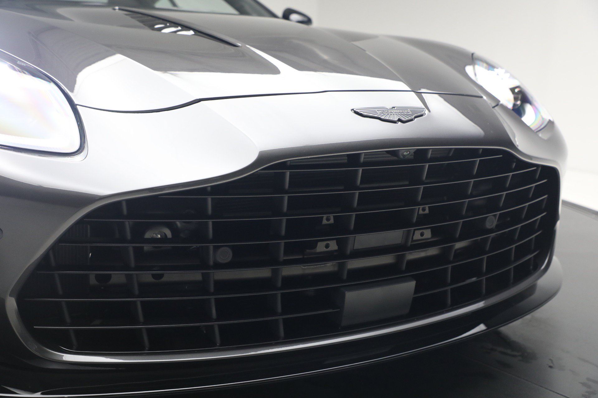 Used 2026 Aston Martin Vanquish RWD image 27