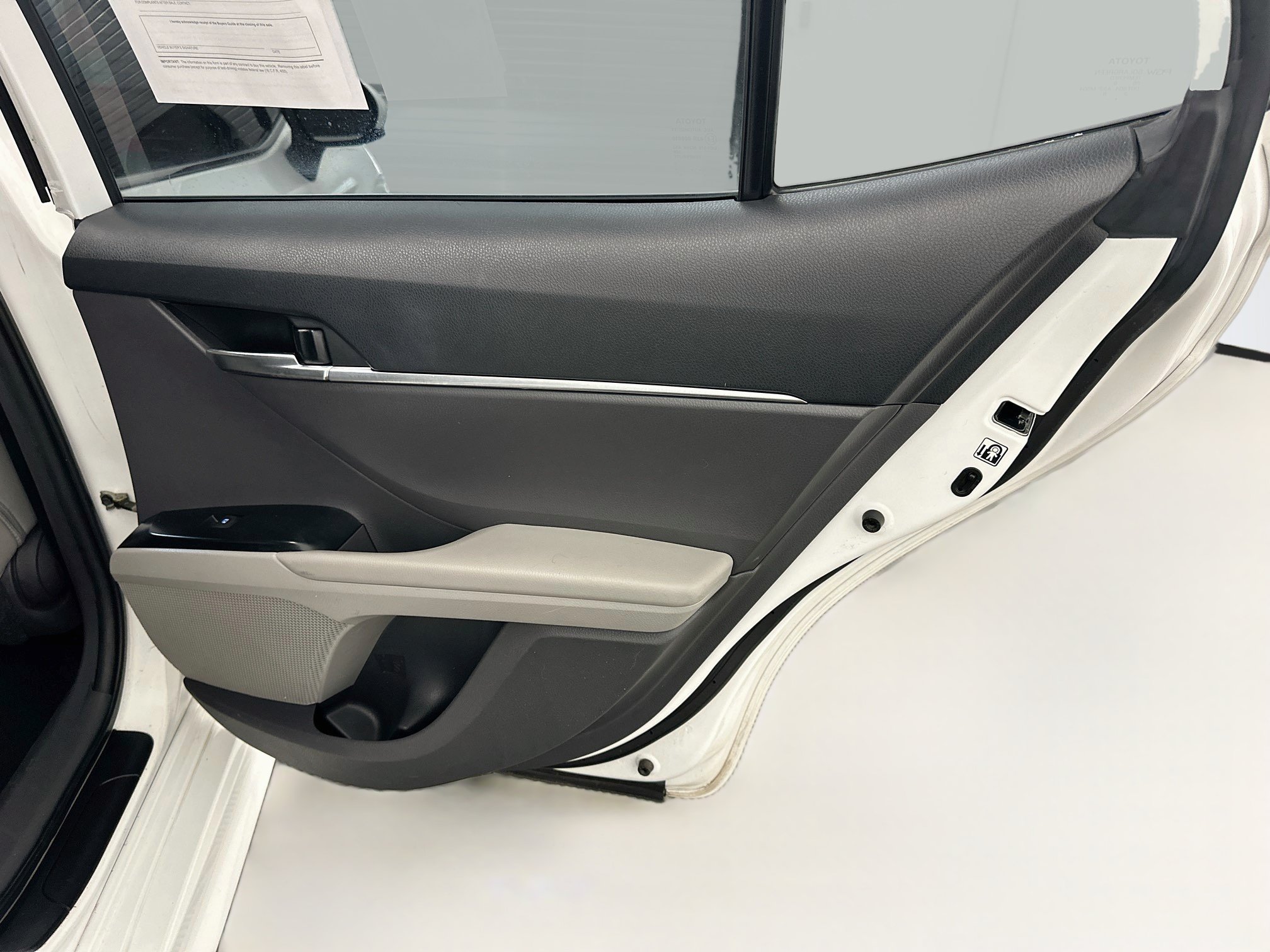 Used 2019 Toyota Camry SE w/ Carpet Mat Package FWD image 31