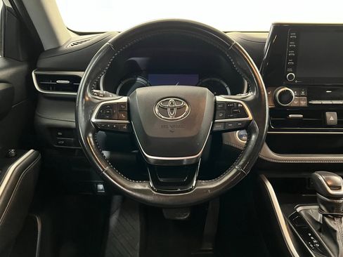 Certified 2021 Toyota Highlander XLE image 14