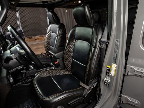 Used 2022 Jeep Gladiator Overland image 31