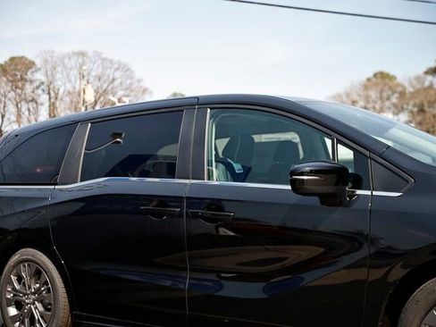 New 2026 Honda Odyssey Touring image 18