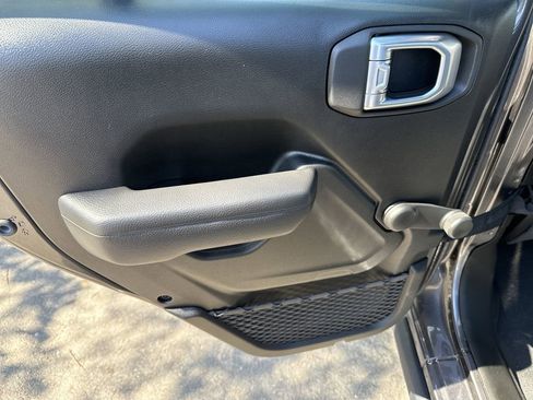 Used 2024 Jeep Gladiator Sport image 38