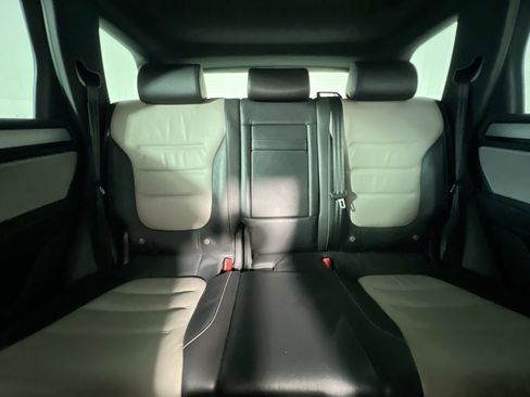 Used 2017 Volkswagen Touareg Wolfsburg Edition image 33