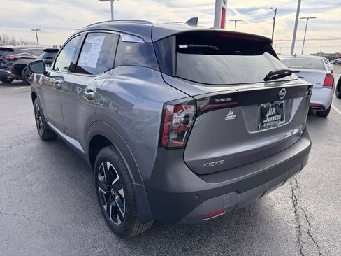 Used 2025 Nissan Kicks SR image 3