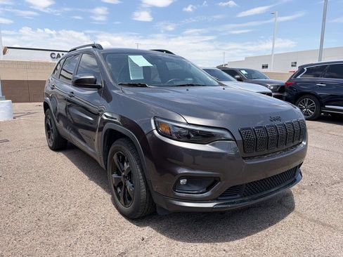 Used 2019 Jeep Cherokee Latitude Plus AWD/4WD image 2