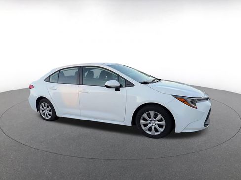 Used 2025 Toyota Corolla LE image 2