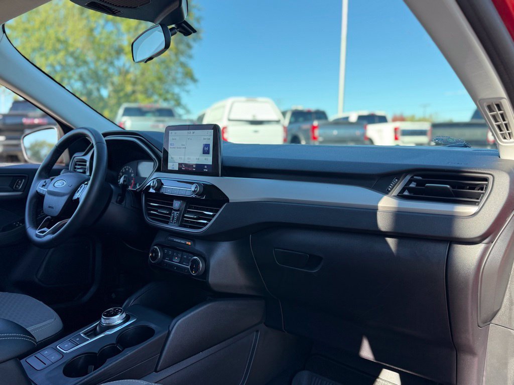 Used 2022 Ford Escape SE w/ Cold Weather Package FWD image 13