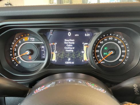 Used 2025 Jeep Wrangler Sahara image 39