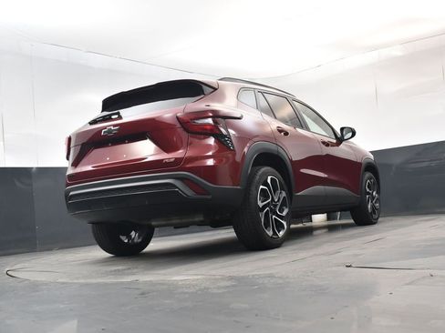 Used 2025 Chevrolet Trax RS image 24