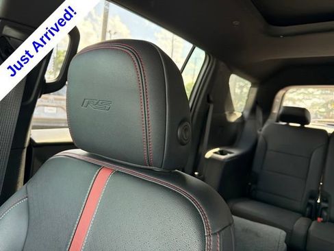 Used 2024 Chevrolet Traverse RS FWD image 16