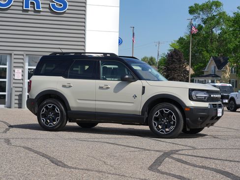 Used 2025 Ford Bronco Sport Outer Banks AWD/4WD image 2