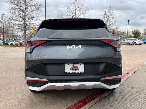 Used 2025 Kia Sportage LX image 7