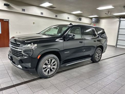 Used 2021 Chevrolet Tahoe LT w/ LT Signature Package AWD/4WD image 3