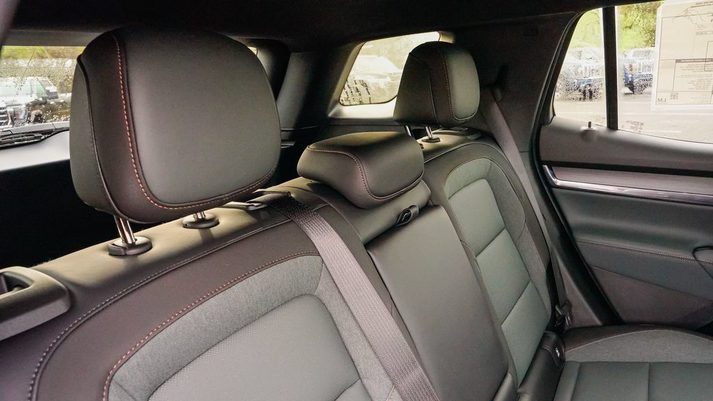 New 2027 GMC Terrain AT4 w/ Technology Package II AWD/4WD image 9
