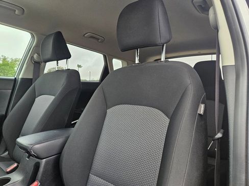 Used 2025 Kia Soul LX w/ LX Technology Package image 13