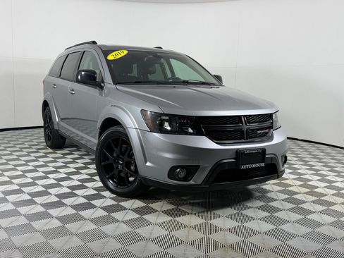 Used 2019 Dodge Journey GT w/ Nav & Sun Group FWD image 2