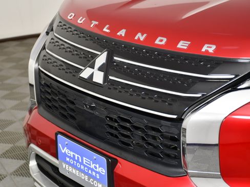 Used 2024 Mitsubishi Outlander SE AWD/4WD image 11