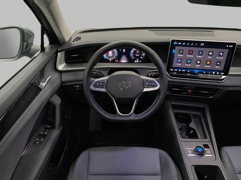 New 2025 Volkswagen Tiguan SE image 13