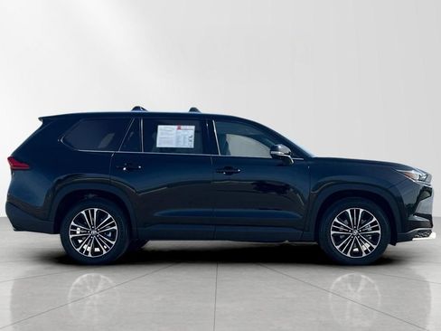 Used 2024 Toyota Grand Highlander image 7