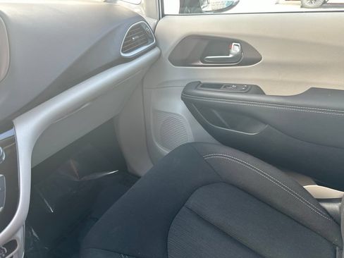 Used 2024 Chrysler Voyager LX FWD image 50