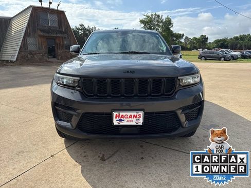 Certified 2024 Jeep Grand Cherokee Altitude AWD/4WD image 2