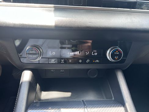Used 2024 Mitsubishi Outlander ES FWD image 12