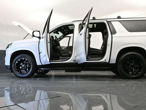 Used 2023 Chevrolet Suburban RST w/ Luxury Package AWD/4WD image 37