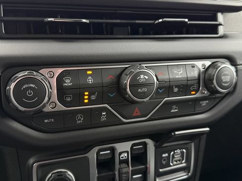 New 2026 Jeep Wrangler Unlimited Sahara AWD/4WD image 10