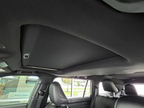 Used 2022 Toyota Highlander XSE FWD image 8