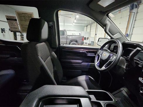 Used 2024 Chevrolet Silverado 1500 LT image 13