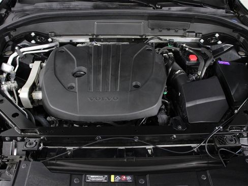 Certified 2025 Volvo XC60 B5 Core image 24