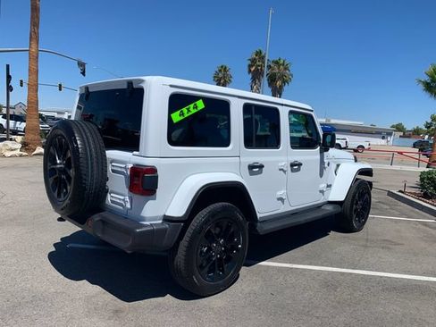 Used 2025 Jeep Wrangler Unlimited Sahara AWD/4WD image 7