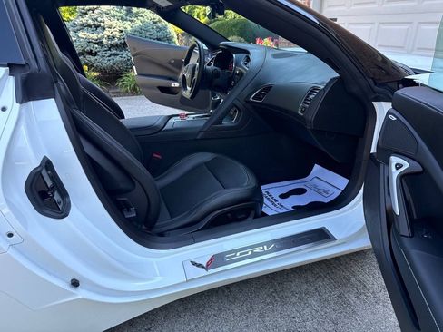 Used 2019 Chevrolet Corvette Stingray Coupe w/ 1LT RWD image 59