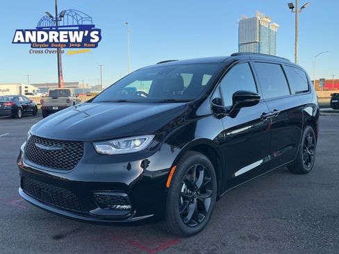 New 2026 Chrysler Pacifica Select w/ S Appearance Package image 1