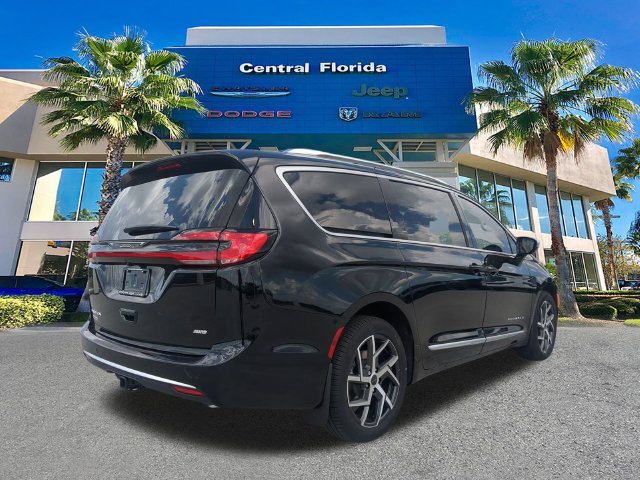 New 2027 Chrysler Pacifica Pinnacle w/ Theater Group AWD/4WD image 5