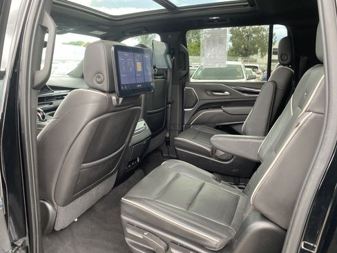 Used 2021 Cadillac Escalade ESV Sport AWD/4WD image 16