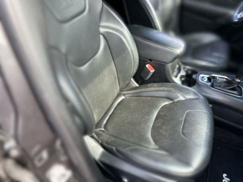 Used 2019 Jeep Cherokee Limited image 25