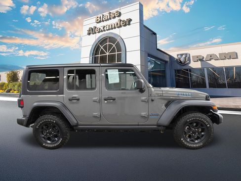 Used 2023 Jeep Wrangler Unlimited w/ Cold Weather Group AWD/4WD image 2