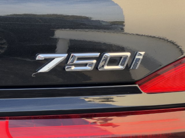 Used 2018 BMW 750i xDrive AWD/4WD image 10