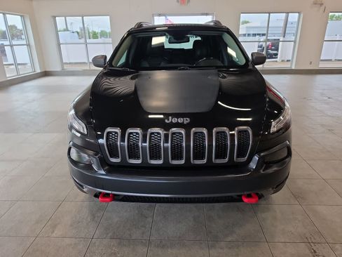 Used 2016 Jeep Cherokee Trailhawk AWD/4WD image 3