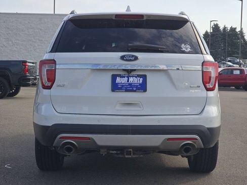 Used 2017 Ford Explorer XLT w/ Equipment Group 202A AWD/4WD image 15