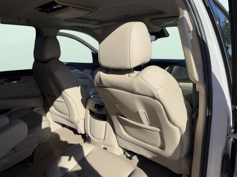 Used 2020 Cadillac Escalade Premium Luxury image 47