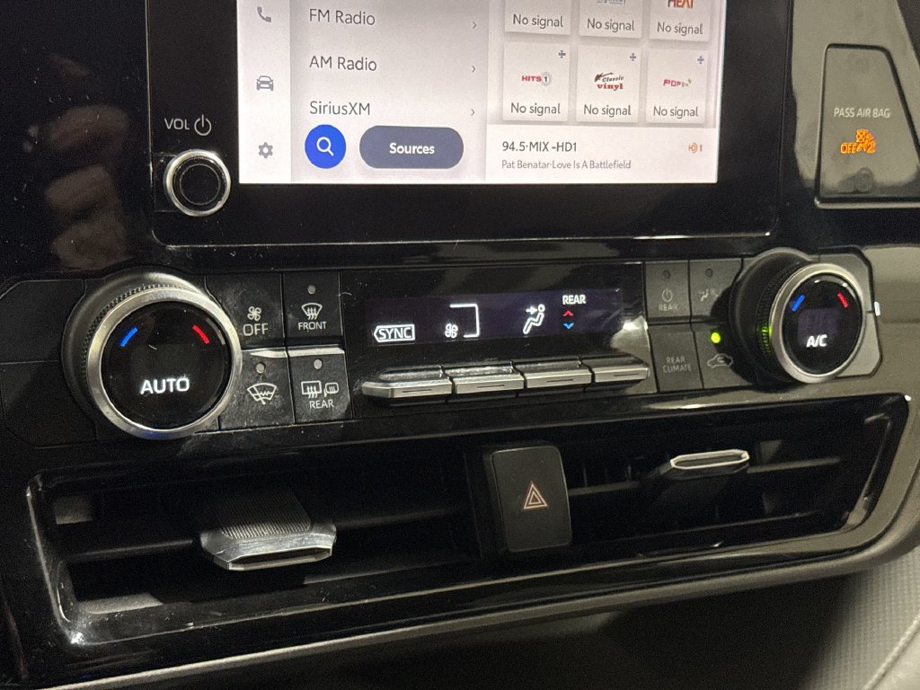 Used 2023 Toyota Highlander L FWD image 16