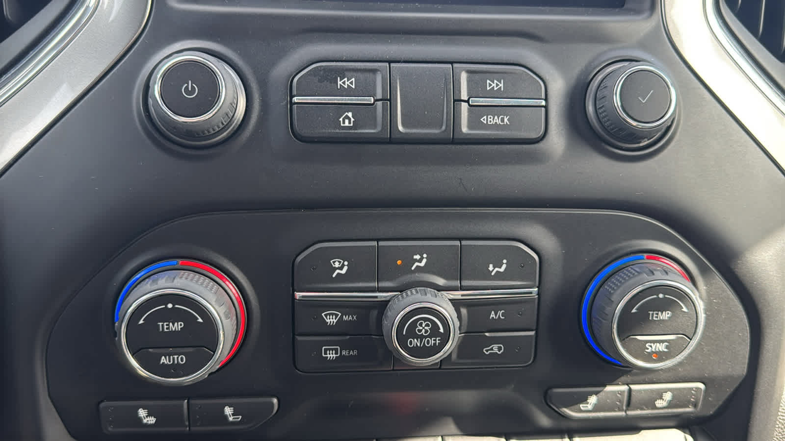 Used 2022 Chevrolet Silverado 1500 LT AWD/4WD image 16